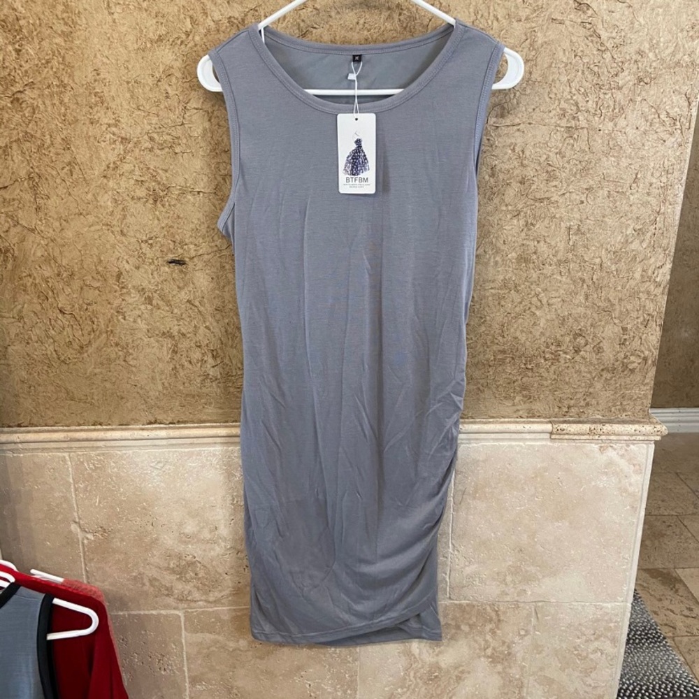 Gray sleeveless midi dress (med)